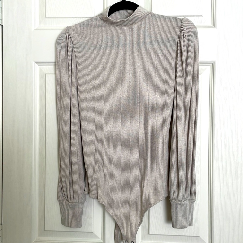 Express Oatmeal colored mock neck bodysuit sz L